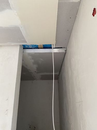 Rigipswände und Deckenverkleidung