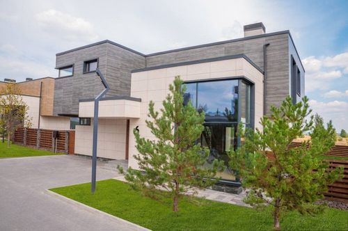 Neubau mit Glasfront